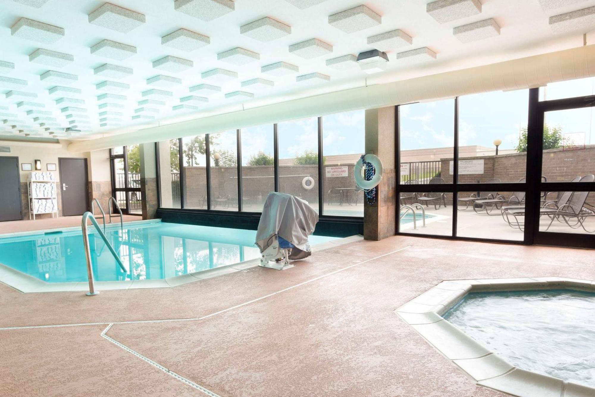 Drury Inn & Suites Atlanta Morrow Exterior photo